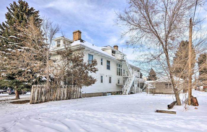 2nd-Floor Dillon Apt - Near University and Fishing!