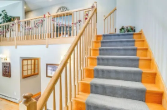 4000 sq. ft. With EXTRA LARGE BRAND NEW HOT TUB. Directly across from Ski Resort