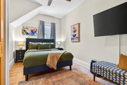 Downtown 1Br - 5 Min Walk to Church St Dining and Shops - 1st Floor & Parking