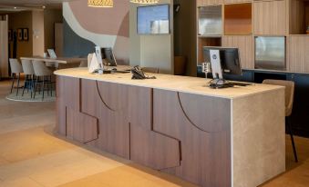 Mercure Auxerre Autoroute du Soleil - Housity