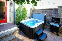 Historic Savannah Home with Private Hot Tub