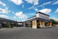 DoubleTree by Hilton Manhattan, KS