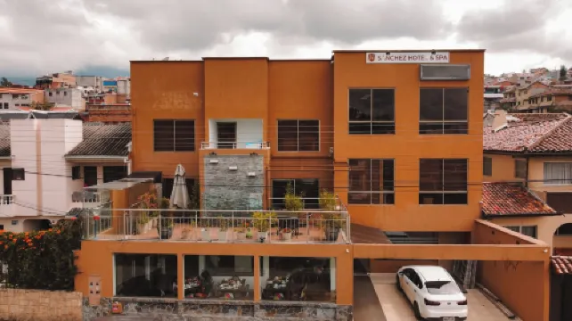 상츠 아쿠아 라운지 호텔 바이 샤 누아르