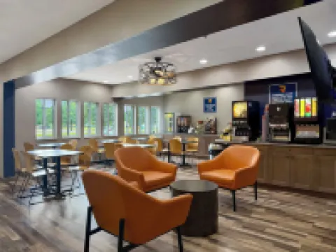 Reston Inn & Suites スペンサーのホテル