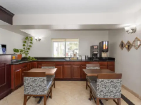 Super 8 by Wyndham Dania/Fort Lauderdale Arpt デイニアのホテル