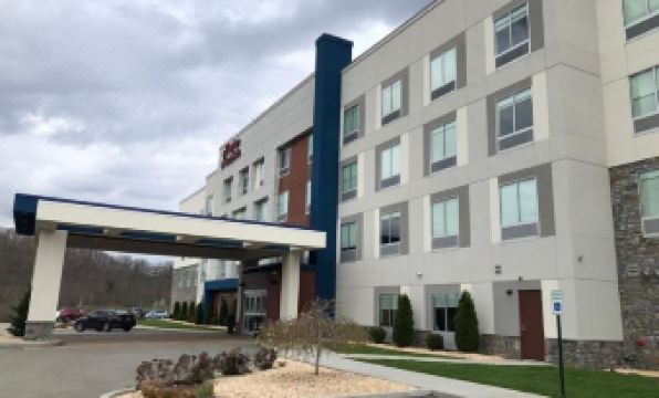 Hampton Inn & Suites Pittsburgh New Stanton