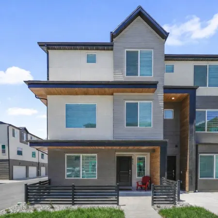 Family-Friendly 3-Story Home Sleeps 9