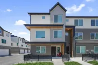 Family-Friendly 3-Story Home Sleeps 9