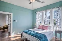Lake Charles Cottage w/ Fireplace & Yard! - Alojamientos