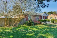 4 Mi to NAS Pensacola! Family Getaway w/ Pool