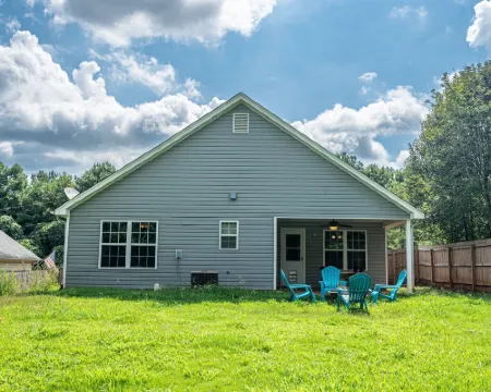 18 Larkspur Ln Emerson Hotels in Emerson