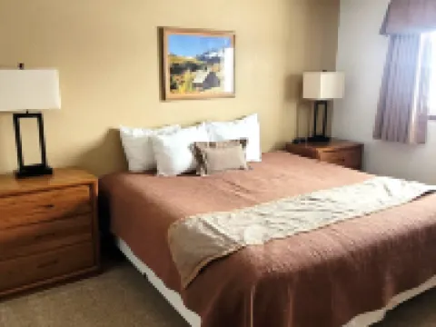 パインズ アット メドウ リッジ フレイザーのホテル