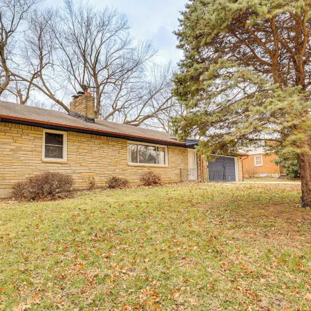 3 Mi to Geha Field: Home w/ Easy World Cup Access