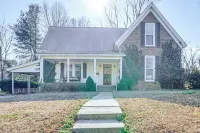 Patio Oasis! Charming 'ivy Cottage' in Tennessee - Homestays