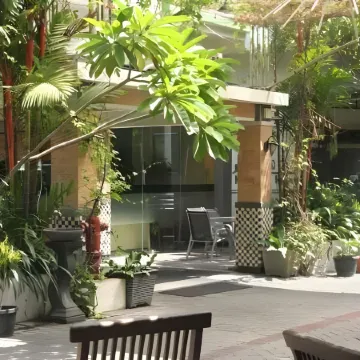 Front One HK Resort Simpang Lima Semarang