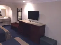 Walnut Inn & Suites West Covina