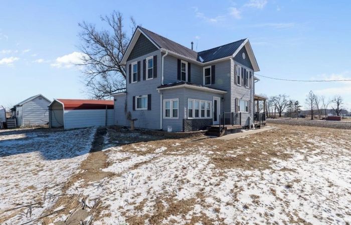 Pet-friendly Historic 4BR Home in Illinois