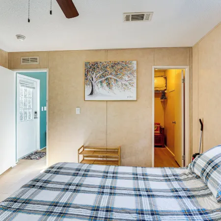 < 1 Mi From Suwannee River, Hideaway w/ Lanai Hotels in Dixie County