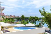 Apartments Edita - Pools