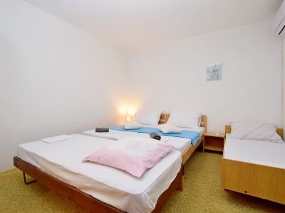 Apartment and Rooms Mila