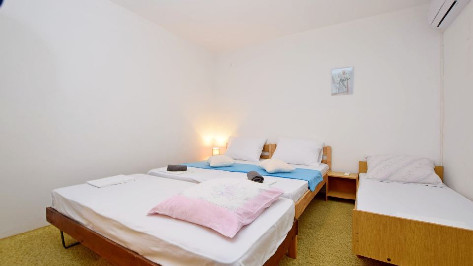 Apartment and Rooms Mila