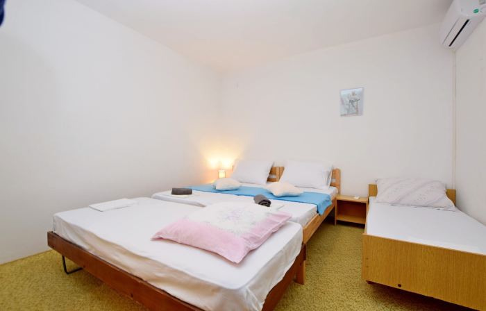 Apartment and Rooms Mila