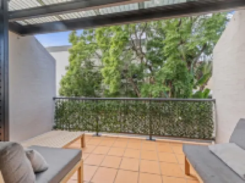 Stylish Townhouse in Ascot With Modern Interiors Hotels in Ascot