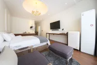 โรงแรมราอุม