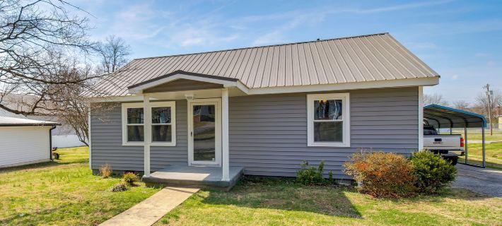 Lakes, Whiskey & More! Charming Home in Tullahoma Hotels in Coffee County