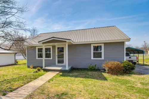 Lakes, Whiskey & More! Charming Home in Tullahoma - Wifi
