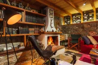 Pine Forest Chalet 1400m | Cinema & Fireplace