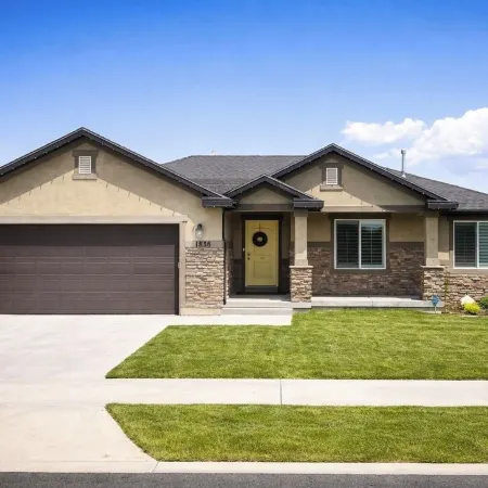 Cozy 6 bedroom with tons of living and sleep space