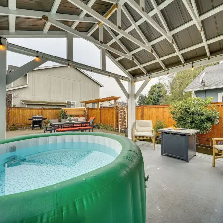 Patio Oasis! Contemporary Tacoma Hideout
