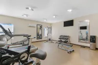 Best Western Plus Fresno Airport Hotel - Gym