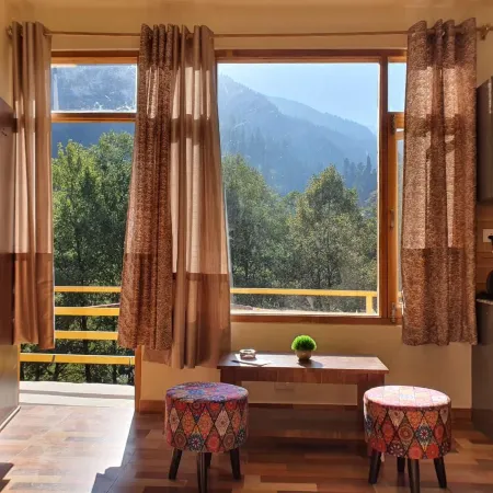 Alooma Cafe and Homestay