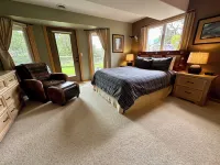 Riverside Lodge: Wildlife Watching, Fishing, Hiking from the House. Next to Ynp! - 4성급