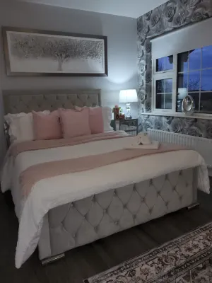 Dernvale House -Double Room - sleeps 2 โรงแรมใน