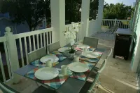 "Luxurious Villa" 2 Bedroom / 2 Bath