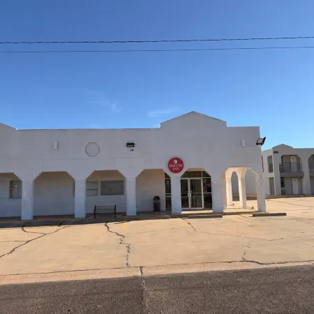 DELUXE INN SHAMROCK