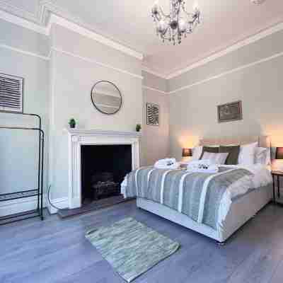 6 Bedroom Victorian Townhouse in Central Harrogate Rooms