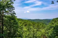 Cute Studio Cabin! Views! Private. Hot Tub. Relax!