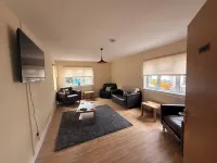 Spacious House Sleeps 10 -Near Bikepark Wales -Central -Parking Hotels in Merthyr Tydfil