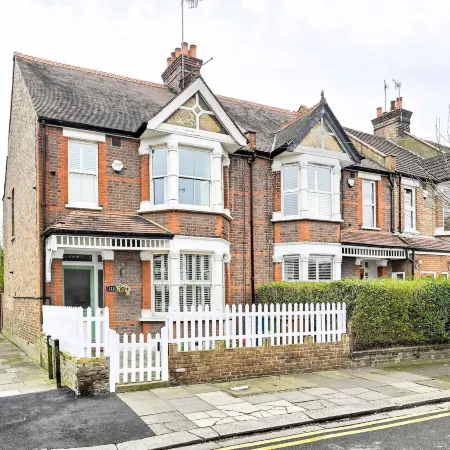 Chic House With Free Parking and Private Backyard