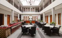 Rosalia Indah Hotel - breakfast