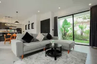 D'Kenyeri Villa by Aayan
