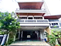 Athena Living near Alun Alun Wonogiri RedPartner Hotels in Wonogiri