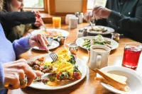 Sleeping Lady Mountain Resort - breakfast
