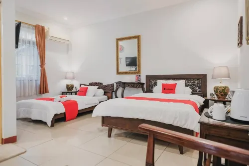RedDoorz Syariah Plus Near Trans Studio Cibubur