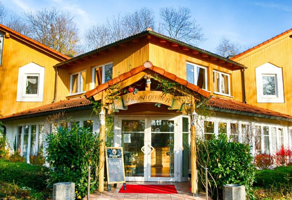 Hotel Rosengarten Leipzig-Naunhof - Housity