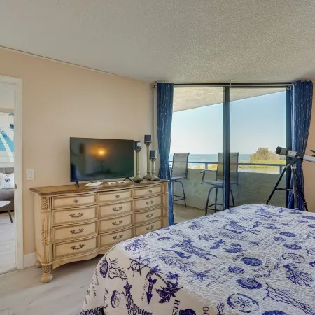 Cozy Condo w/ Gulf View, Bird Watching + Telescope